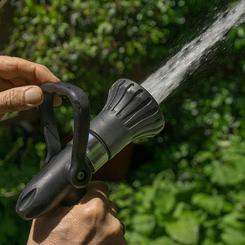 Boquilla de manguera de jardín de goma negra resistente con empuñadura tipo bombero