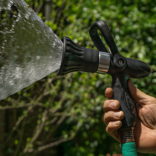 Boquilla de manguera de jardín de goma negra resistente con empuñadura tipo bombero