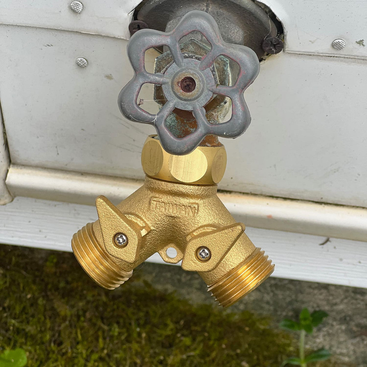 Conector Adaptador Múltiple de Latón Macizo de 2 Vías para Manguera de Jardín