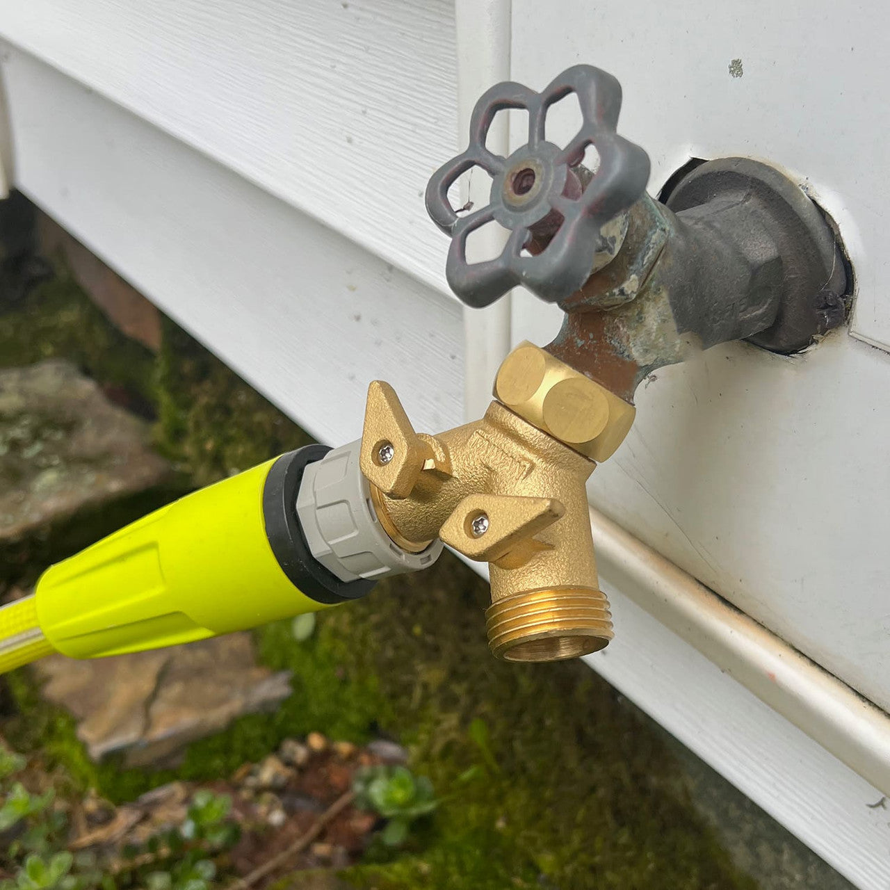 Conector Adaptador Múltiple de Latón Macizo de 2 Vías para Manguera de Jardín