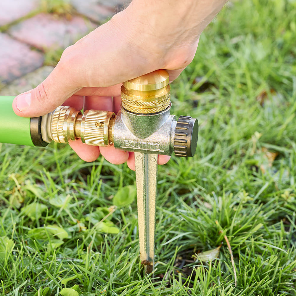 Rociador de jardín con pincho de acero y latón para plantas delicadas