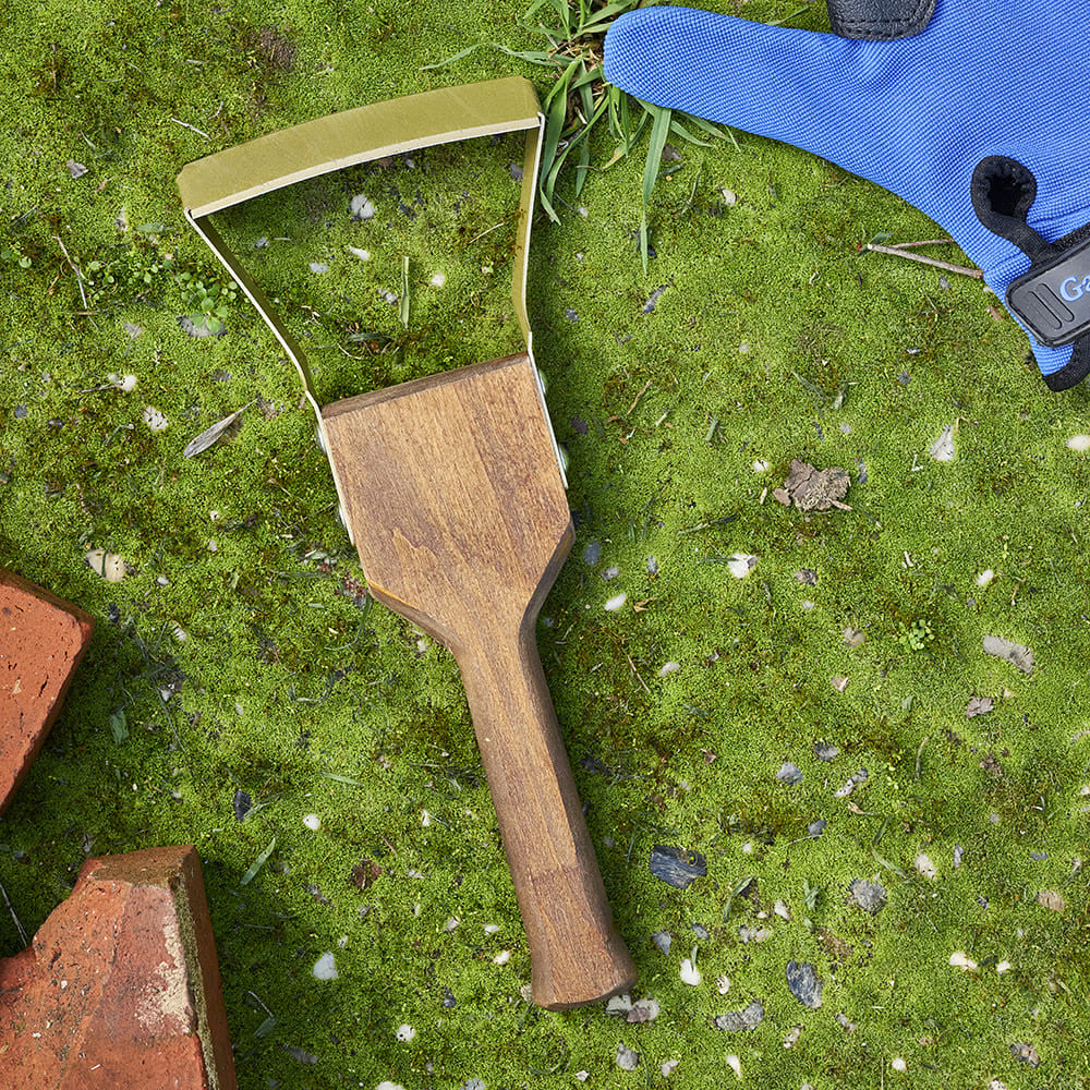 Azada de jardín compacta para desmalezar con una sola mano