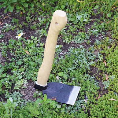 Azada de media luna de mango corto para bancales elevados y áreas de jardín pequeñas