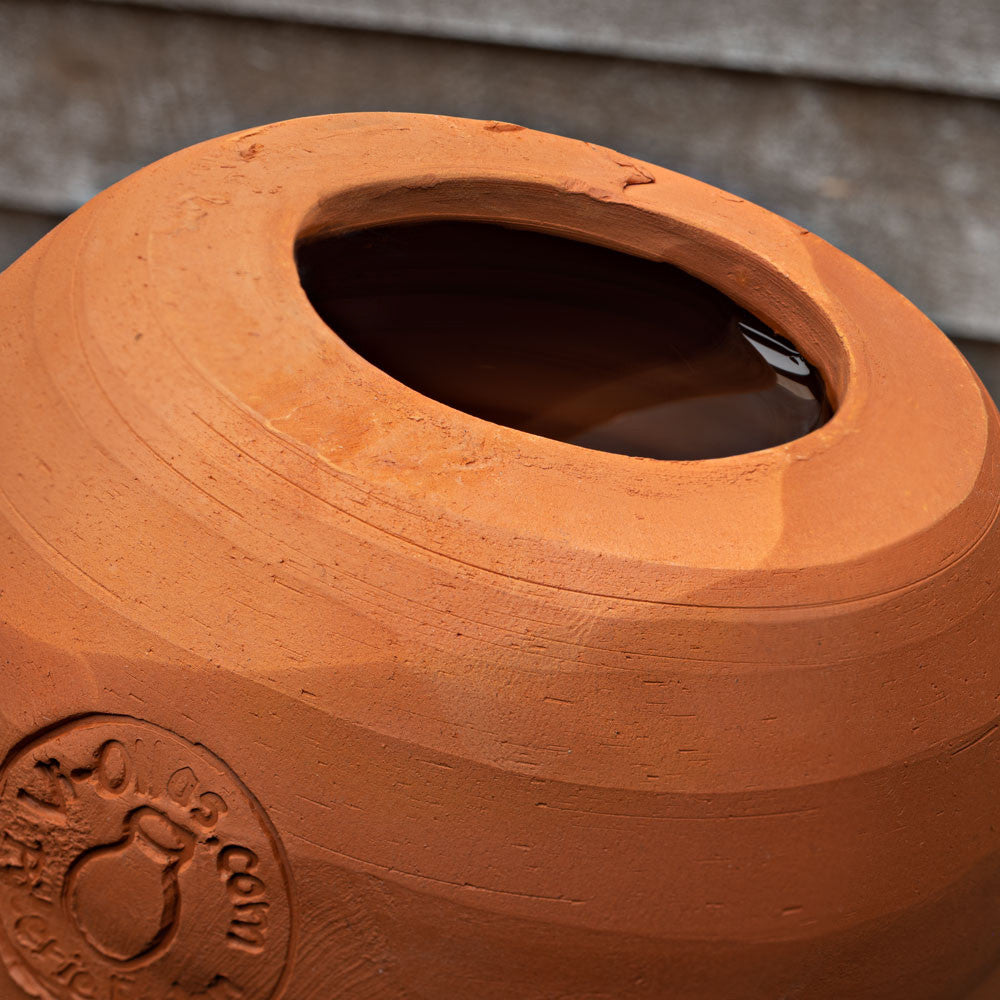 Hidratador de plantas de terracota mediano en forma de lágrima